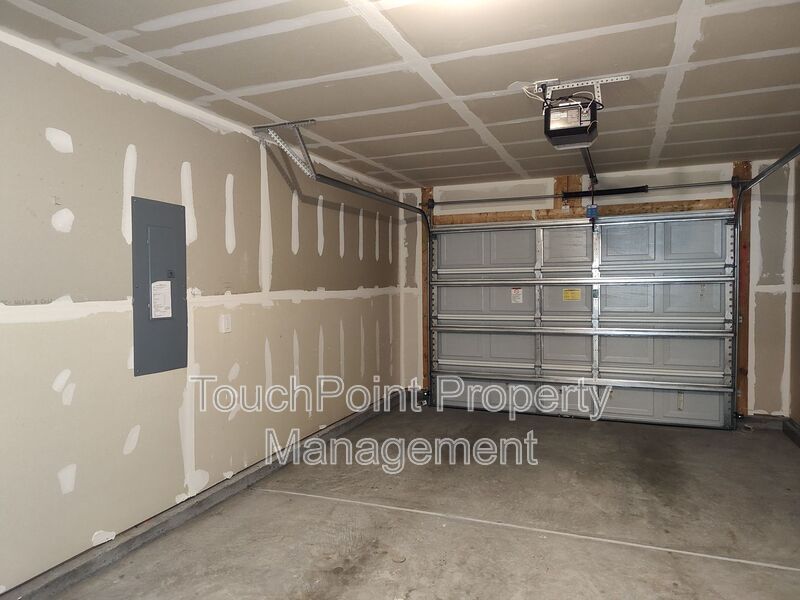 Pristine, 3 bedroom, 2.5 bathroom home located in the Stewart Creek States Subdivision! property image