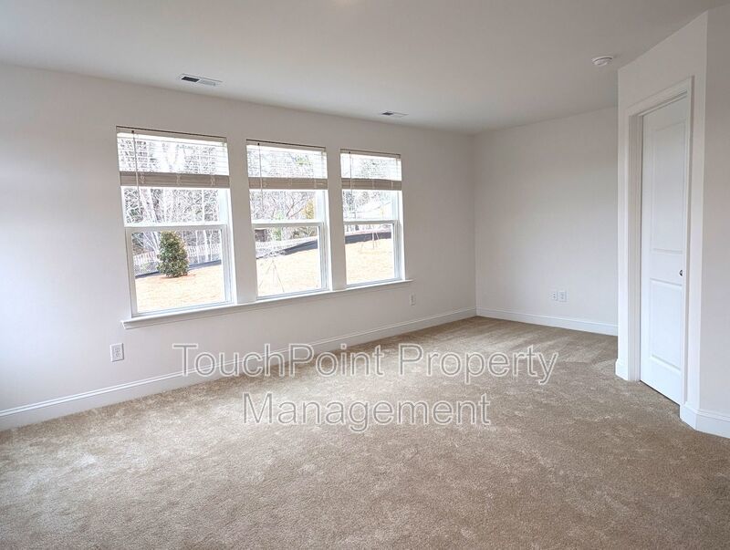 Beautiful, 2 story, end-unit, Townhome located in the Bell Glen Community! property image