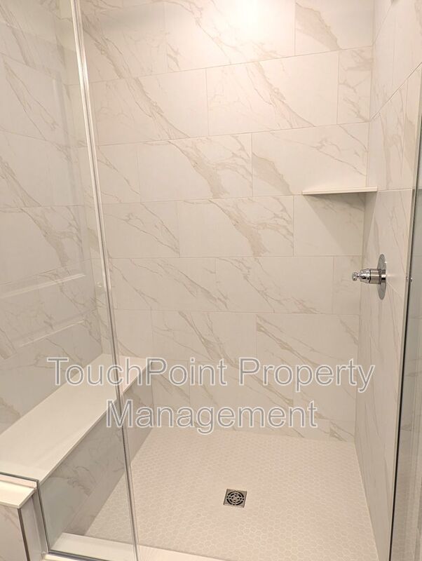 Beautiful, 2 story, end-unit, Townhome located in the Bell Glen Community! property image