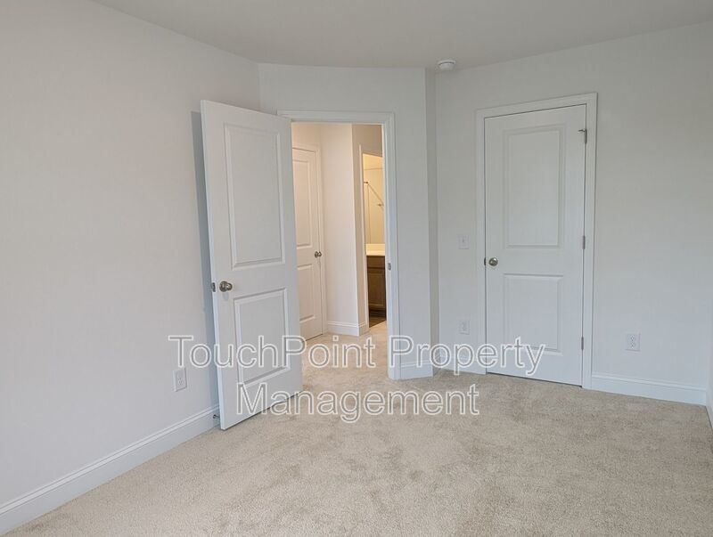 Beautiful, 2 story, end-unit, Townhome located in the Bell Glen Community! property image