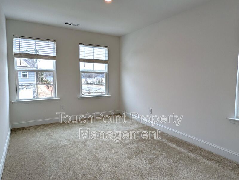 Beautiful, 2 story, end-unit, Townhome located in the Bell Glen Community! property image