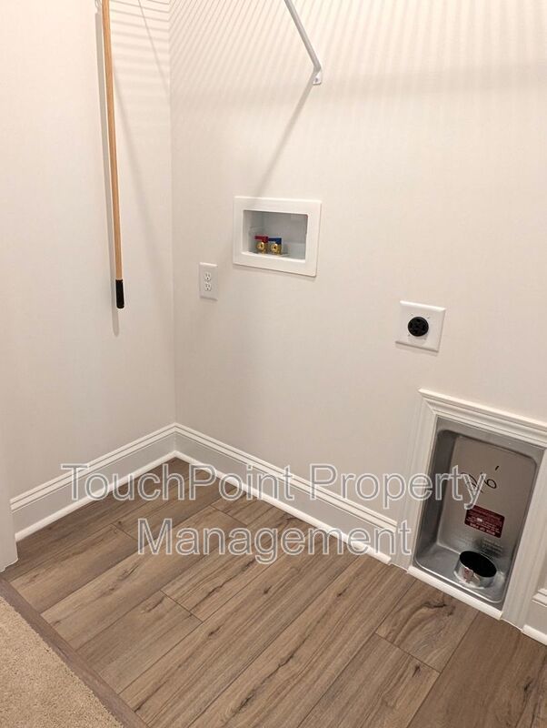 Beautiful, 2 story, end-unit, Townhome located in the Bell Glen Community! property image