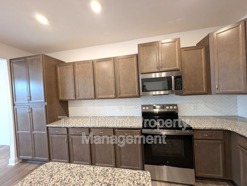 Beautiful, 2 story, end-unit, Townhome located in the Bell Glen Community! property image