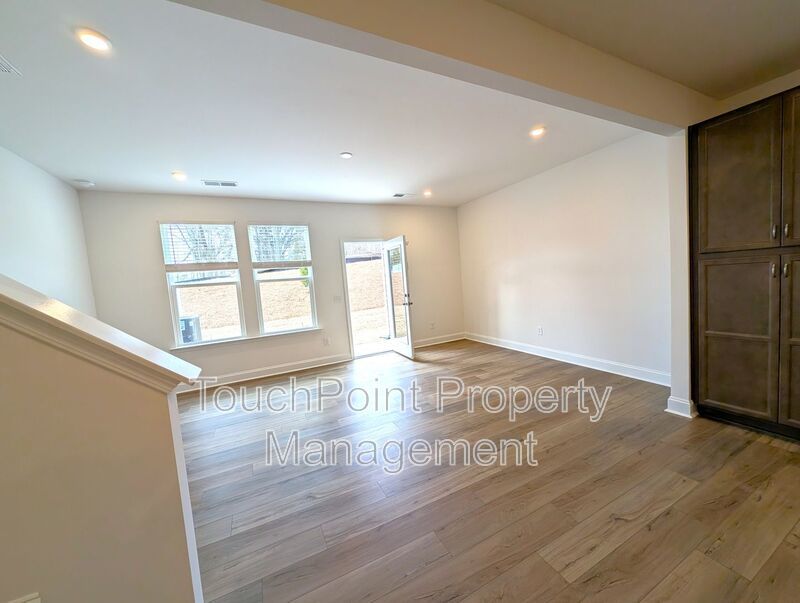 Beautiful, 2 story, end-unit, Townhome located in the Bell Glen Community! property image