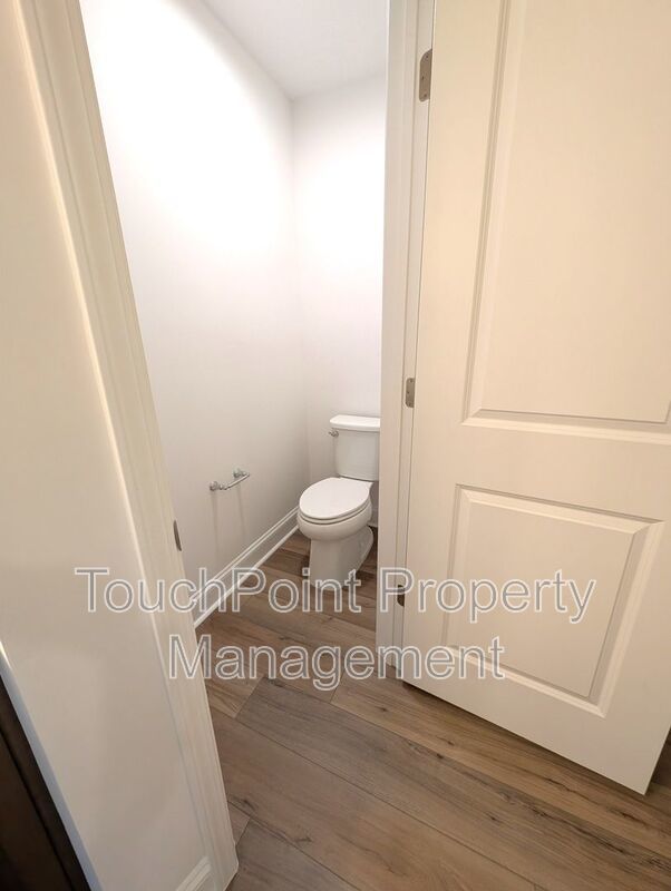 Beautiful, 2 story, end-unit, Townhome located in the Bell Glen Community! property image