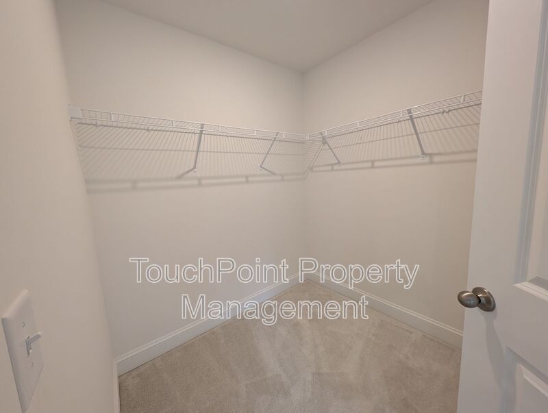 Beautiful, 2 story, end-unit, Townhome located in the Bell Glen Community! property image