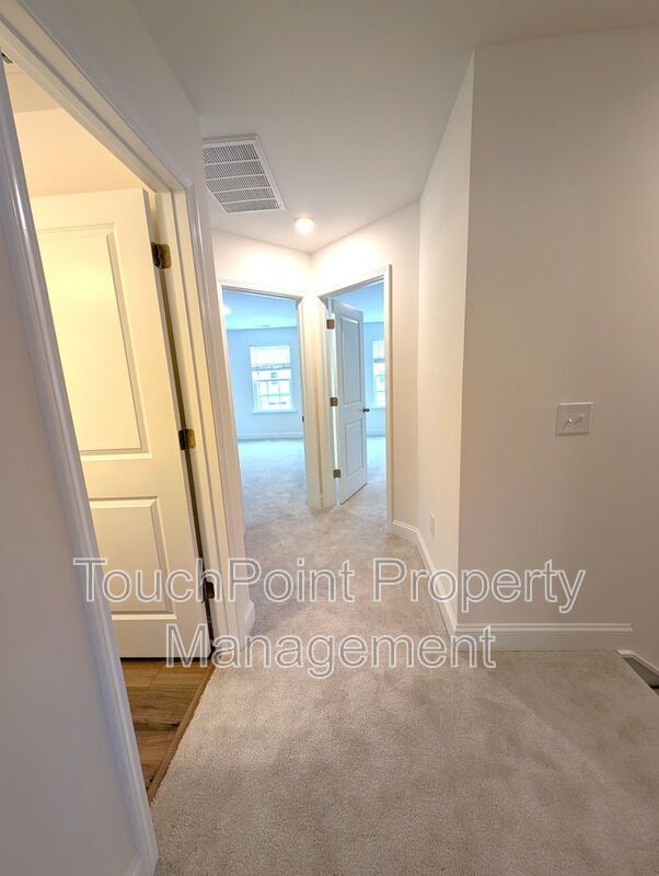 Beautiful, 2 story, end-unit, Townhome located in the Bell Glen Community! property image