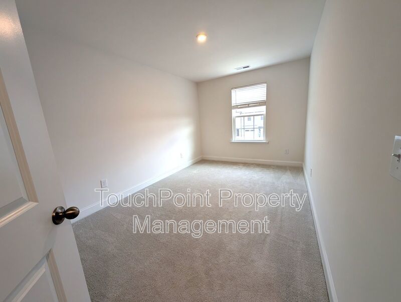 Beautiful, 2 story, end-unit, Townhome located in the Bell Glen Community! property image