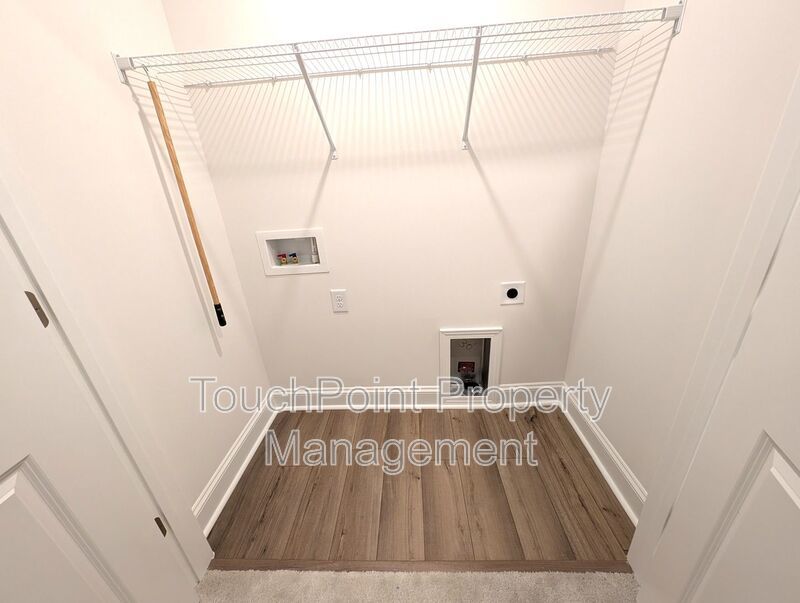 Beautiful, 2 story, end-unit, Townhome located in the Bell Glen Community! property image