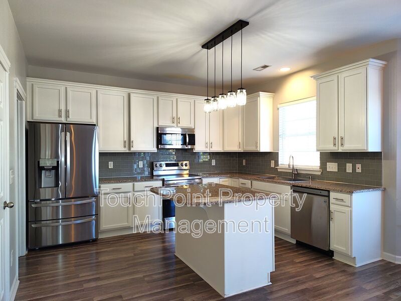 Pristine 4 bed, 2.5 bath Home Located in the Falcon Ridge Community! property image