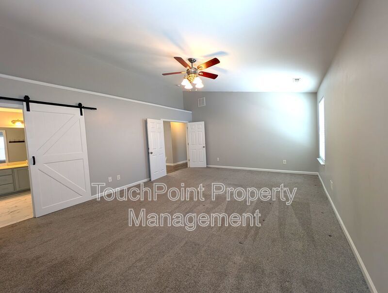 Pristine 4 bed, 2.5 bath Home Located in the Falcon Ridge Community! property image