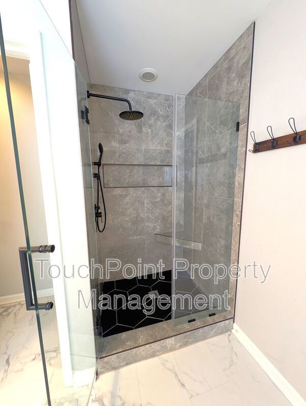 Pristine 4 bed, 2.5 bath Home Located in the Falcon Ridge Community! property image