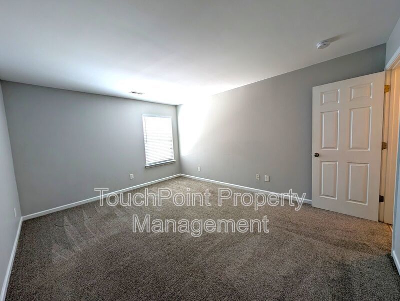 Pristine 4 bed, 2.5 bath Home Located in the Falcon Ridge Community! property image