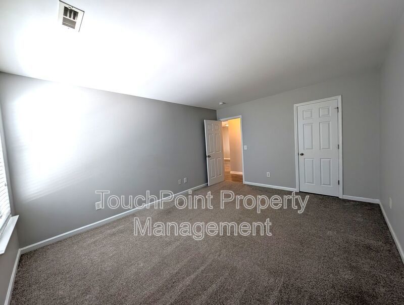 Pristine 4 bed, 2.5 bath Home Located in the Falcon Ridge Community! property image