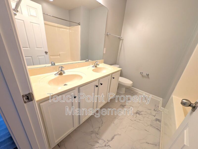 Pristine 4 bed, 2.5 bath Home Located in the Falcon Ridge Community! property image