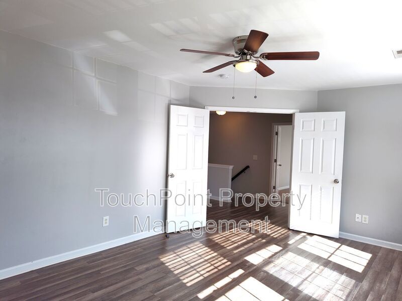 Pristine 4 bed, 2.5 bath Home Located in the Falcon Ridge Community! property image