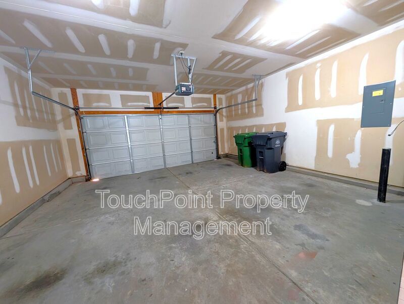 Pristine 4 bed, 2.5 bath Home Located in the Falcon Ridge Community! property image