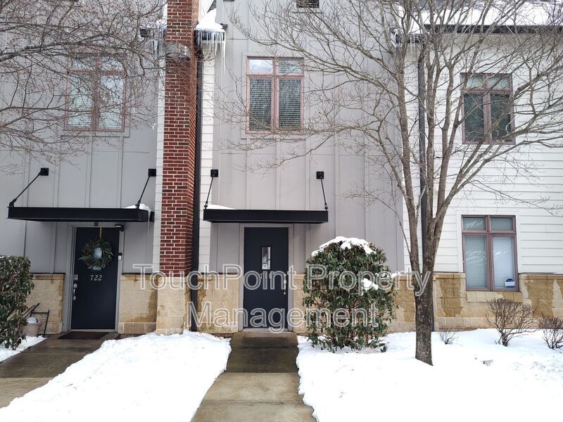 Modern Condo located  in South Main Square! property image