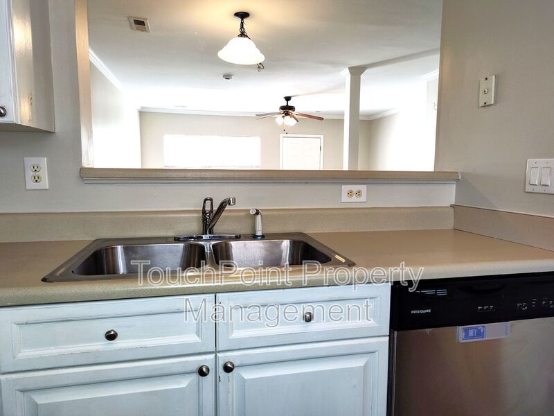 Cozy, 2 story, 2 bedroom, 2.5 bath Townhome Located in the Melrose Community! property image