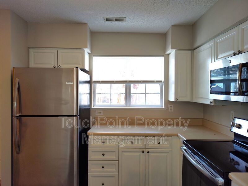 Cozy, 2 story, 2 bedroom, 2.5 bath Townhome Located in the Melrose Community! property image