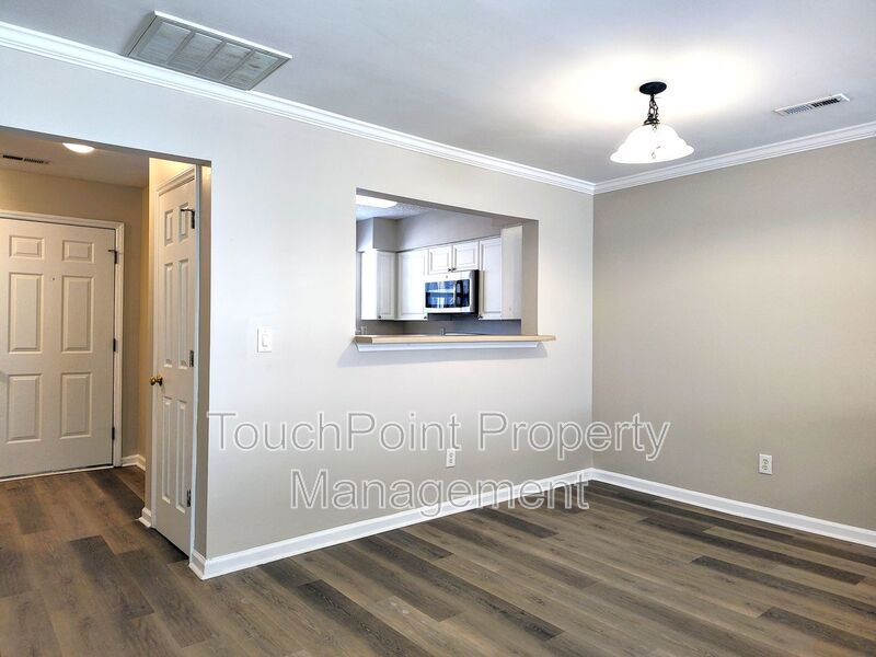 Cozy, 2 story, 2 bedroom, 2.5 bath Townhome Located in the Melrose Community! property image