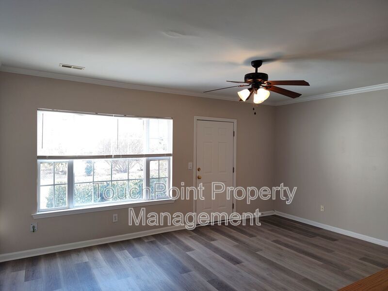 Cozy, 2 story, 2 bedroom, 2.5 bath Townhome Located in the Melrose Community! property image