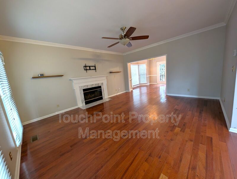 Beautiful 2 story, 4 bed, 2.5 bath Home Located in the Davis Lake Community! property image