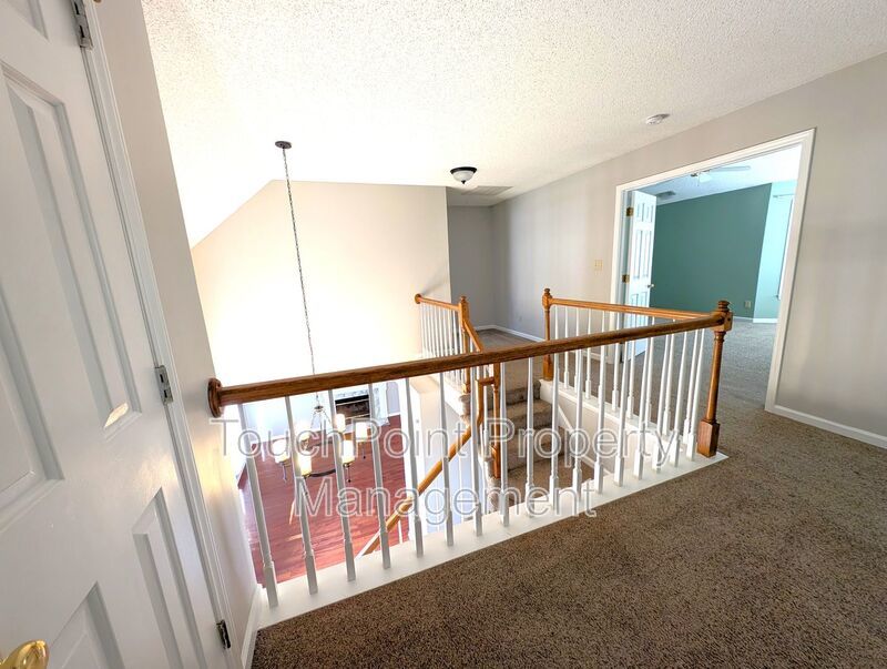 Beautiful 2 story, 4 bed, 2.5 bath Home Located in the Davis Lake Community! property image