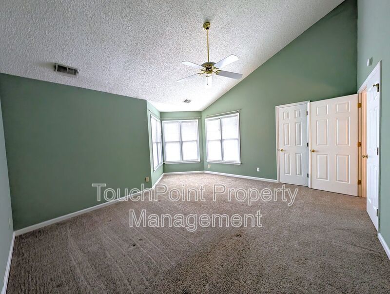 Beautiful 2 story, 4 bed, 2.5 bath Home Located in the Davis Lake Community! property image