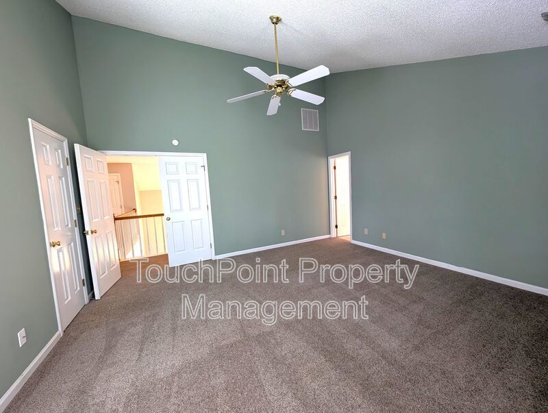 Beautiful 2 story, 4 bed, 2.5 bath Home Located in the Davis Lake Community! property image