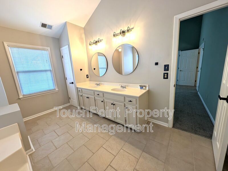 Beautiful 2 story, 4 bed, 2.5 bath Home Located in the Davis Lake Community! property image