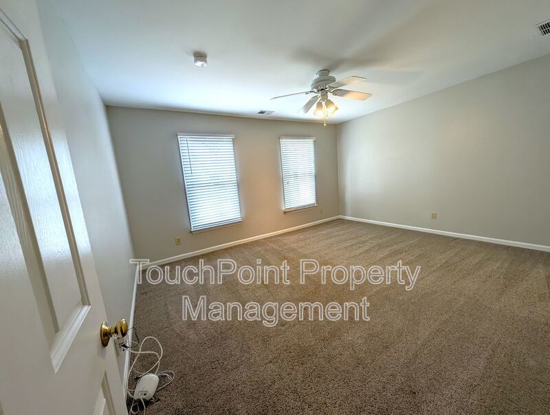 Beautiful 2 story, 4 bed, 2.5 bath Home Located in the Davis Lake Community! property image