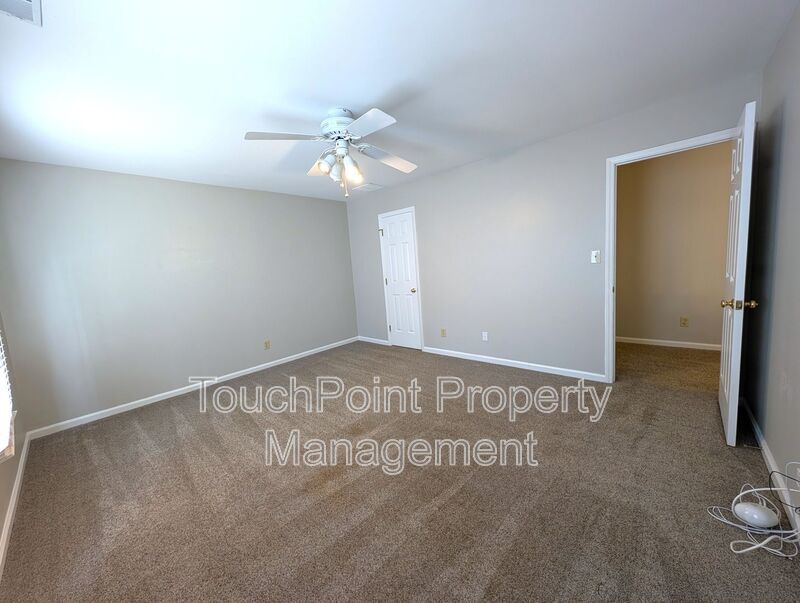 Beautiful 2 story, 4 bed, 2.5 bath Home Located in the Davis Lake Community! property image