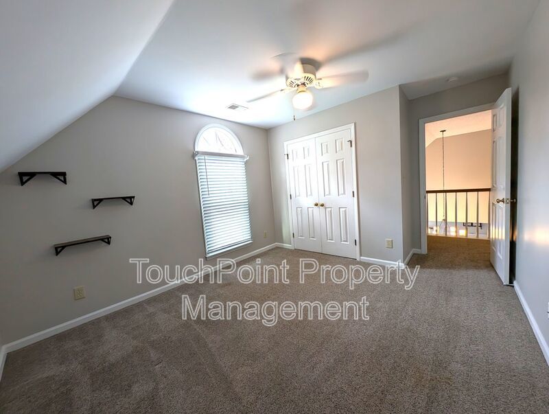 Beautiful 2 story, 4 bed, 2.5 bath Home Located in the Davis Lake Community! property image