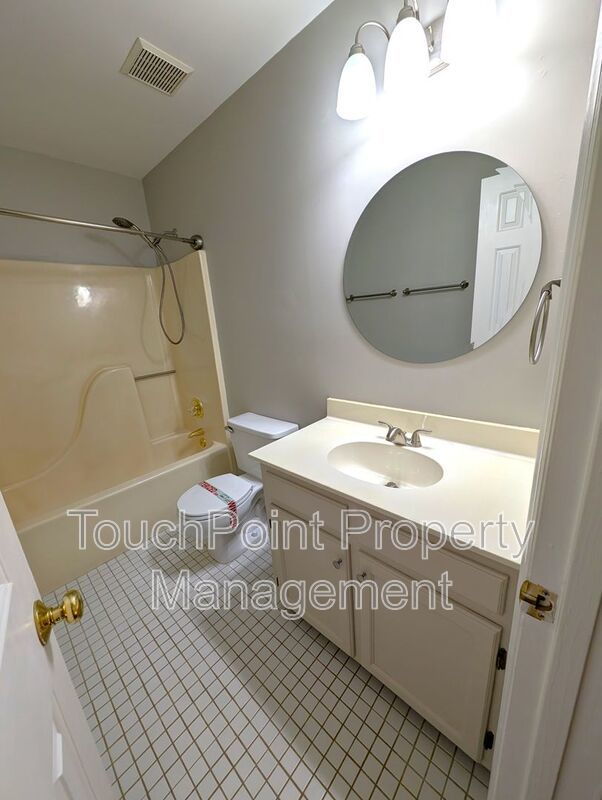 Beautiful 2 story, 4 bed, 2.5 bath Home Located in the Davis Lake Community! property image