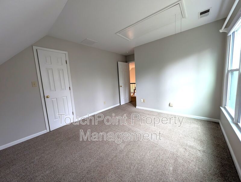 Beautiful 2 story, 4 bed, 2.5 bath Home Located in the Davis Lake Community! property image