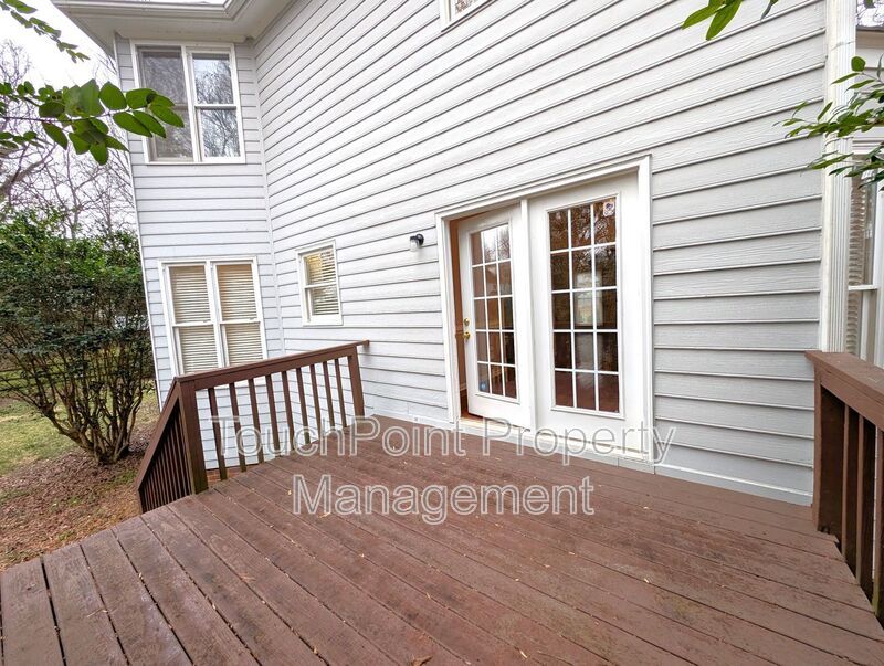 Beautiful 2 story, 4 bed, 2.5 bath Home Located in the Davis Lake Community! property image