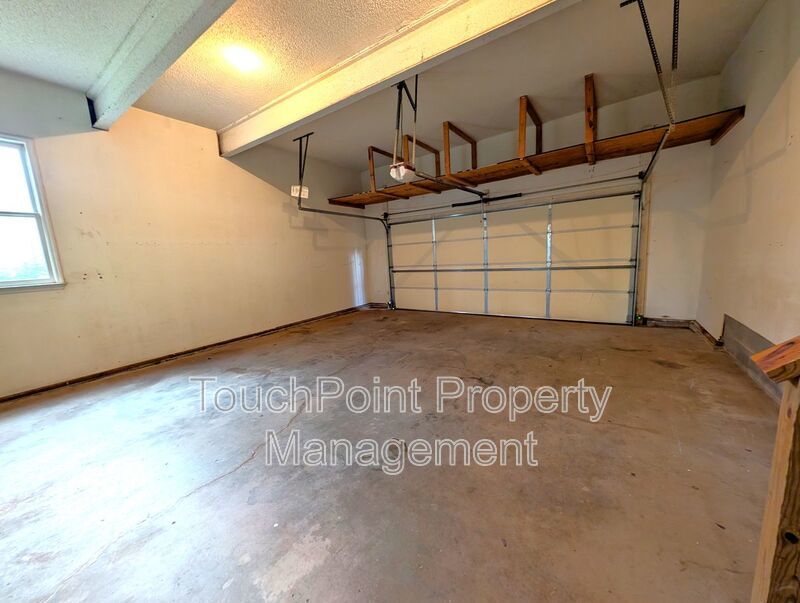 Beautiful 2 story, 4 bed, 2.5 bath Home Located in the Davis Lake Community! property image