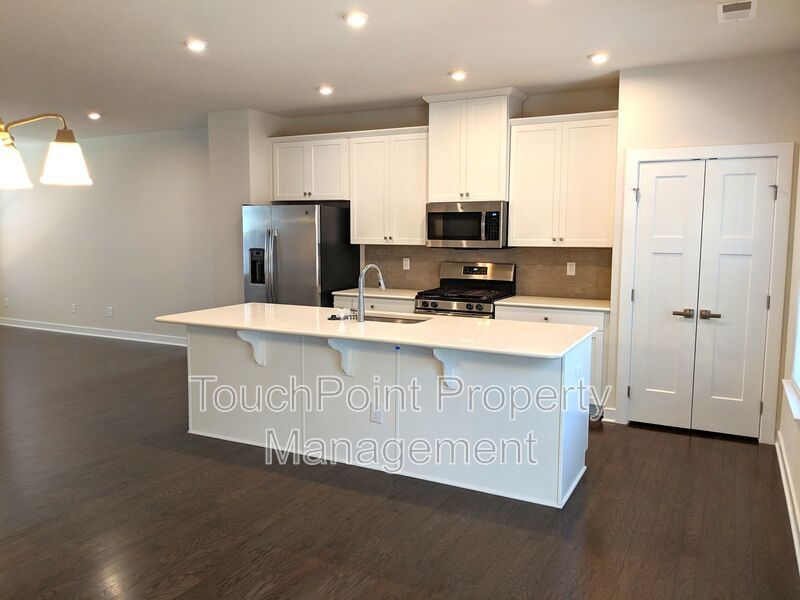 Beautiful 3 story, 3 Bedroom, 2.5 Bathroom Townhome Located in the Oakhurst Community! property image