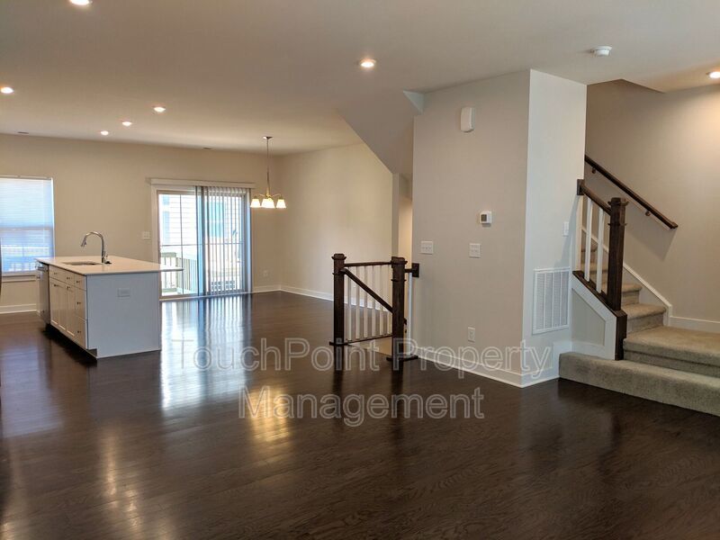 Beautiful 3 story, 3 Bedroom, 2.5 Bathroom Townhome Located in the Oakhurst Community! property image