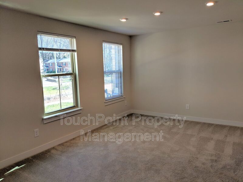 Beautiful 3 story, 3 Bedroom, 2.5 Bathroom Townhome Located in the Oakhurst Community! property image