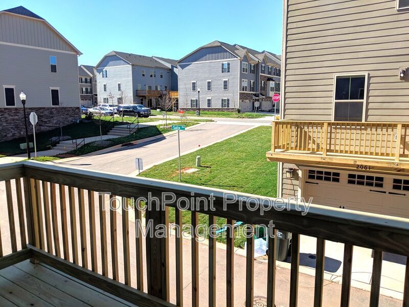 Beautiful 3 story, 3 Bedroom, 2.5 Bathroom Townhome Located in the Oakhurst Community! property image